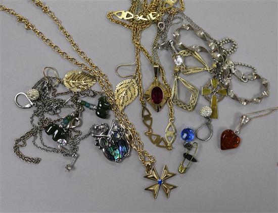 A 9ct gold pendant on a 9ct gold chain and a small group of assorted jewellery including costume and silver.